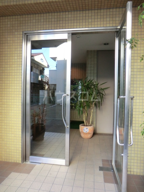 18/21 エントランス