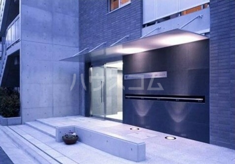 28/30 エントランス