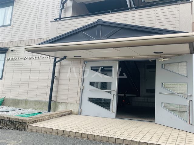 28/30 エントランス