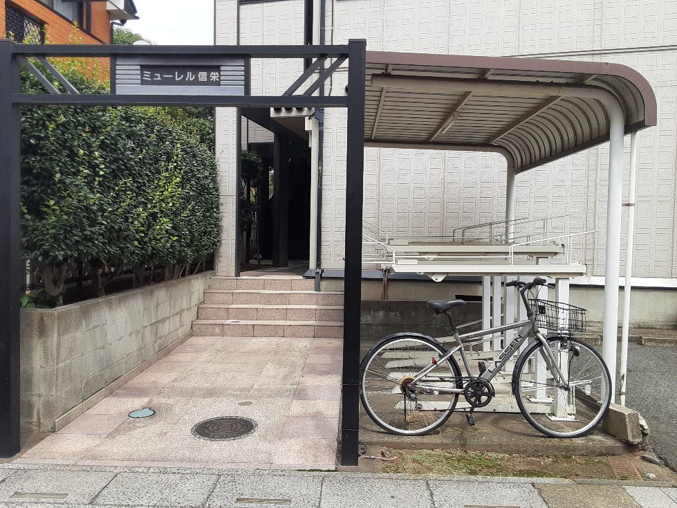 25/30 エントランス