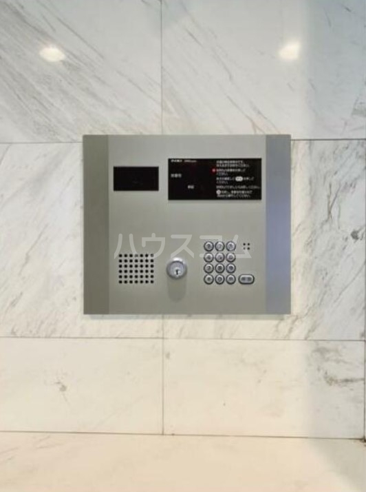 27/30 エントランス