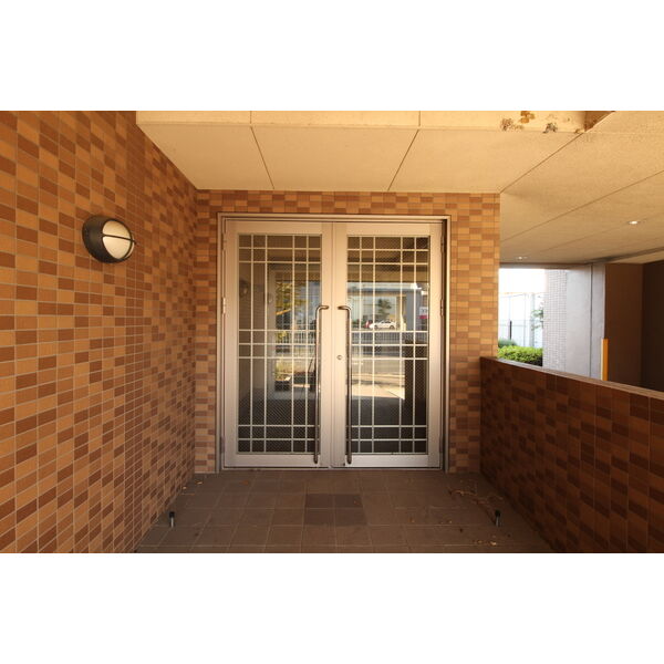 21/27 エントランス