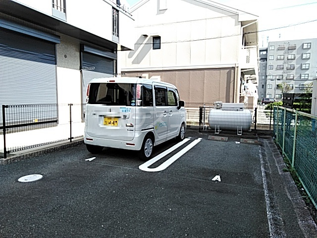 18/22 駐車場