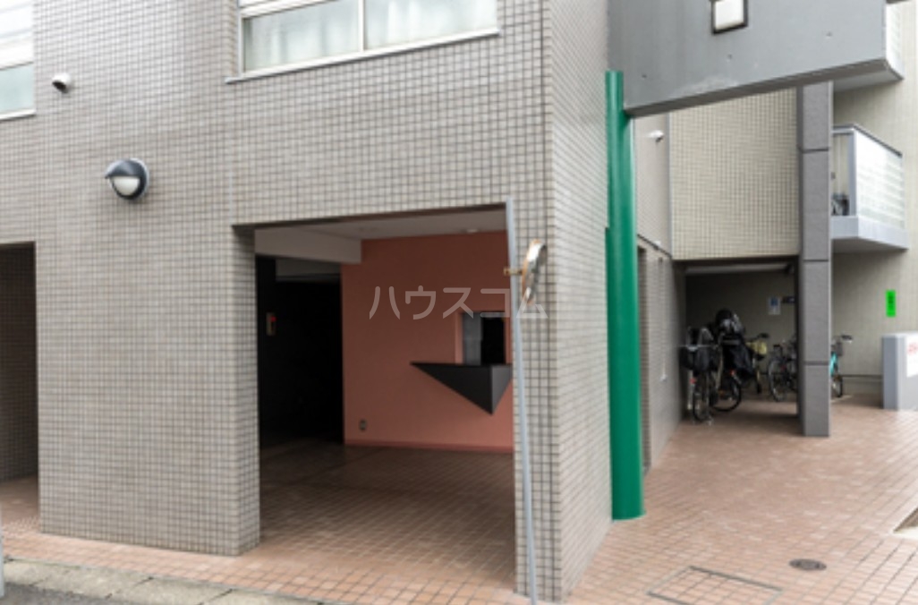 22/30 エントランス