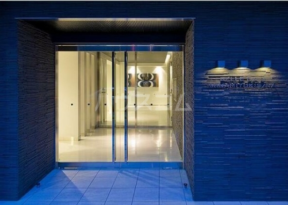 16/19 エントランス