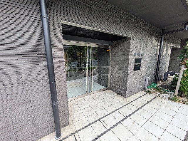 28/30 エントランス