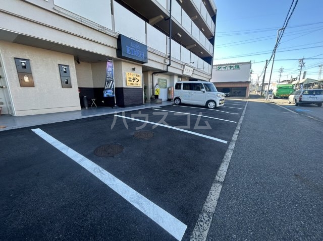 25/26 駐車場