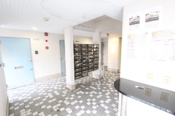 24/30 エントランス