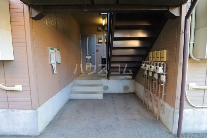 27/30 エントランス