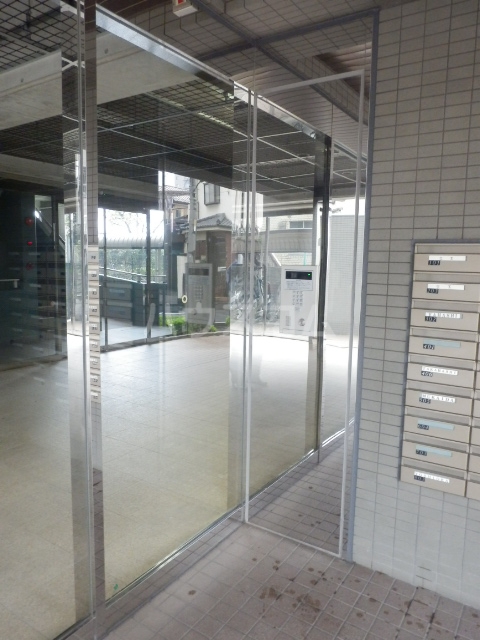 24/30 エントランス