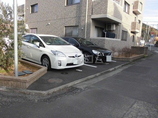 25/26 駐車場