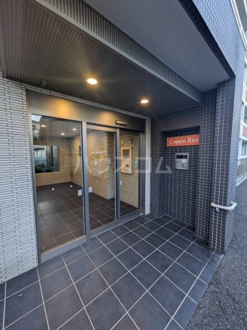 28/30 エントランス