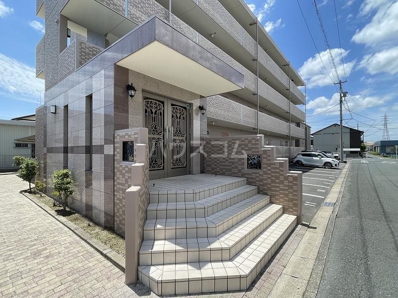 19/27 エントランス