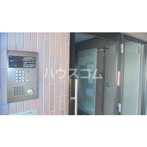 24/30 エントランス