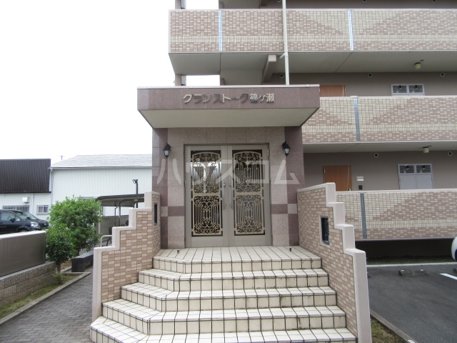 27/30 エントランス