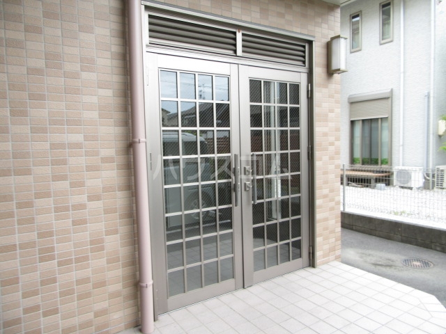 28/30 エントランス