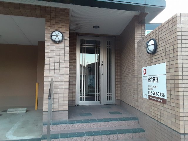 18/26 エントランス