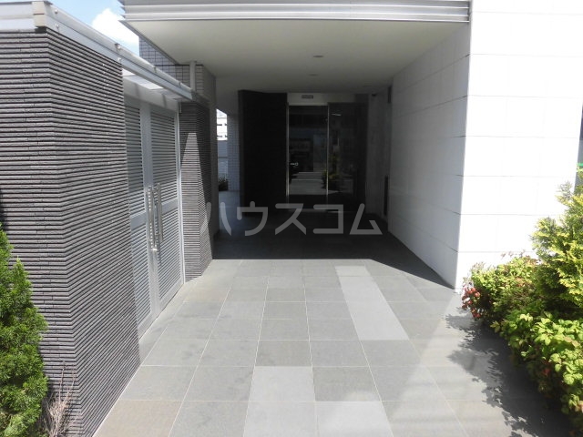24/29 エントランス