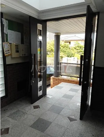 20/26 エントランス