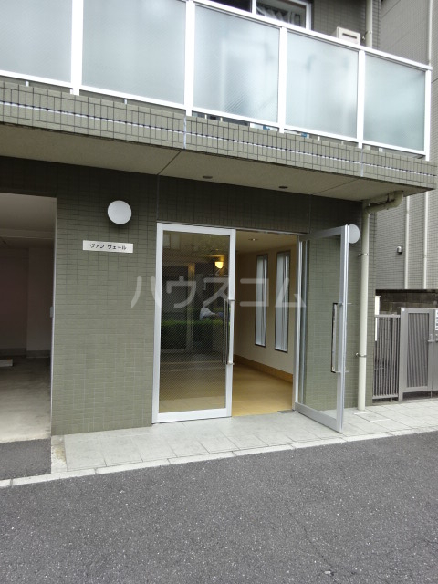 26/30 エントランス