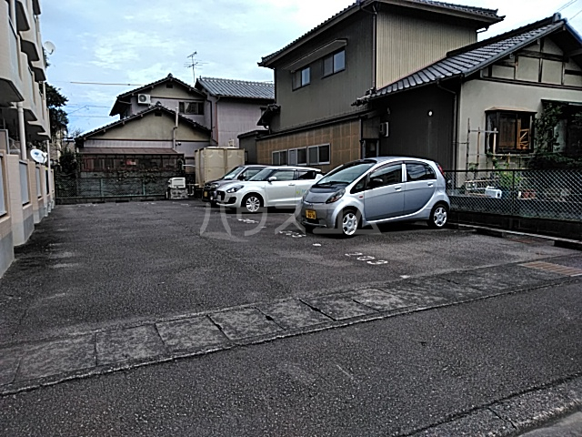 2/6 駐車場