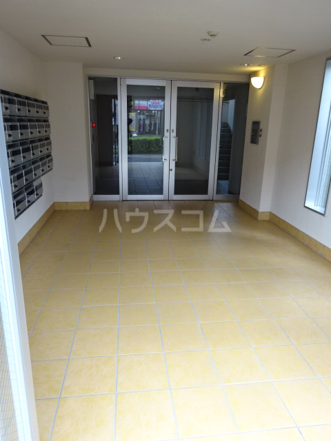 25/30 エントランス