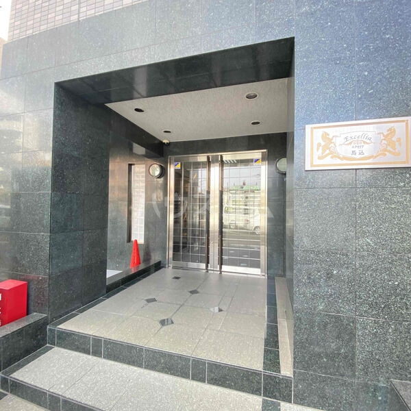 18/26 エントランス