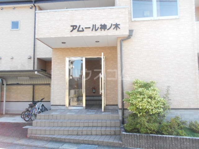 27/30 エントランス