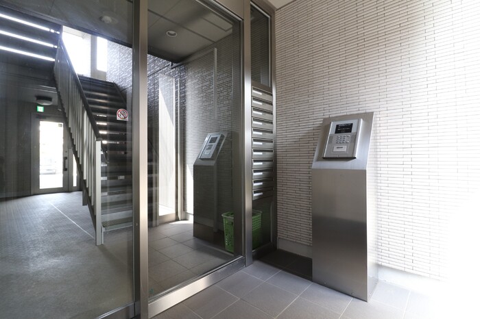 24/30 エントランス