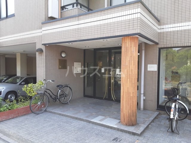 22/28 エントランス