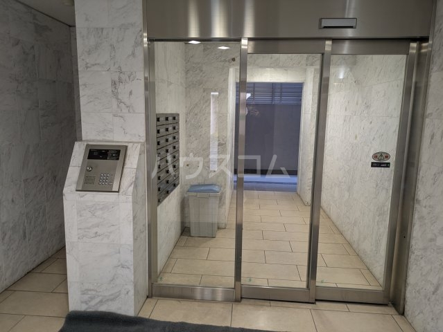 21/26 エントランス