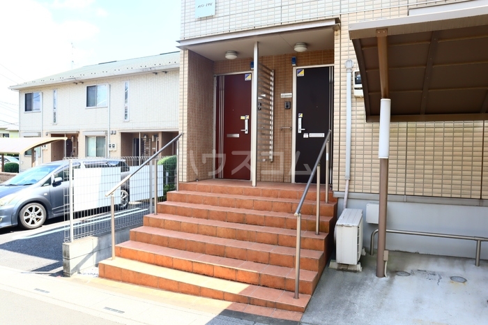 13/22 エントランス