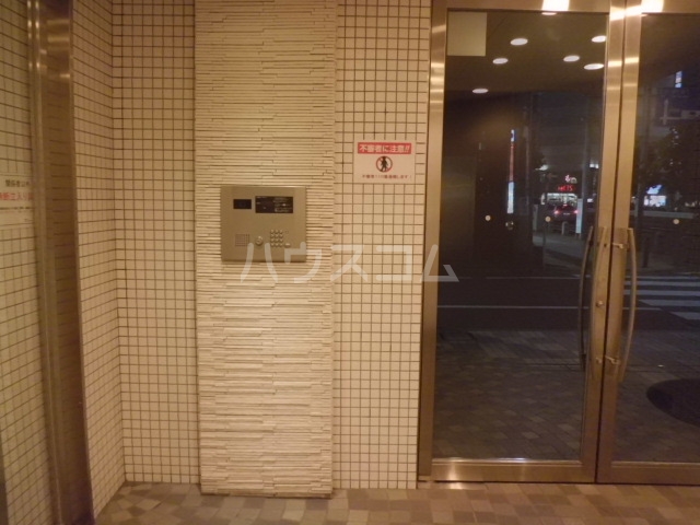 25/30 エントランス