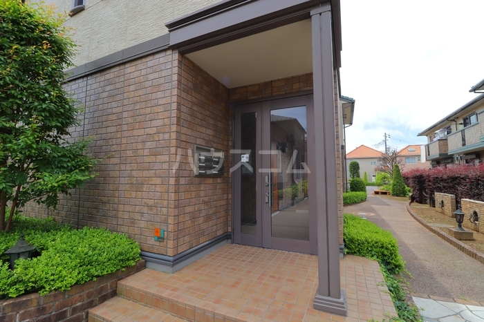 28/30 エントランス