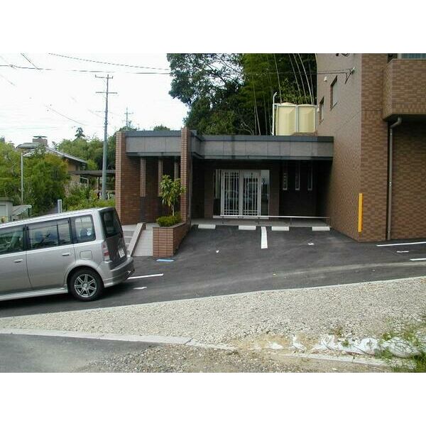 18/22 エントランス