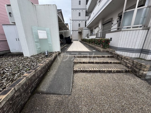 21/29 エントランス