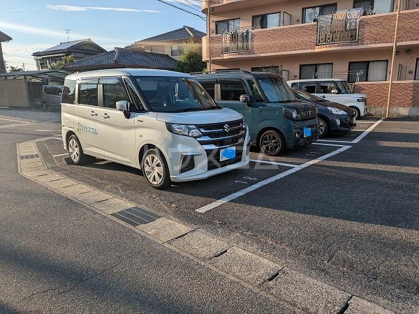 2/3 駐車場