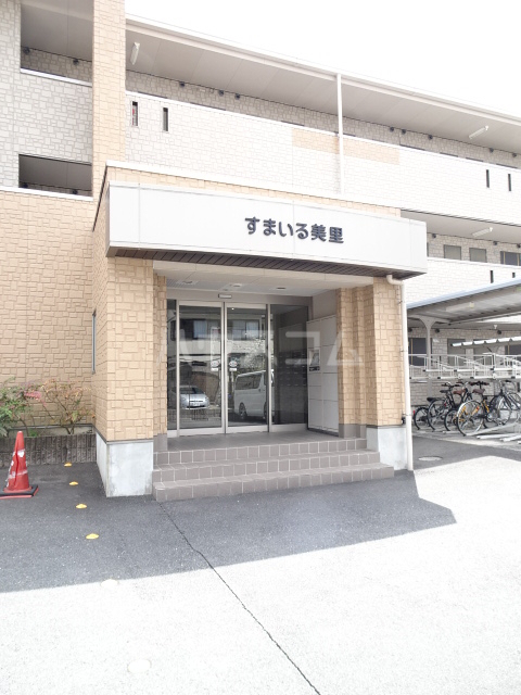 22/28 エントランス