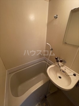 13/27 浴室