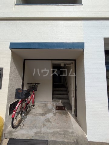 23/26 エントランス