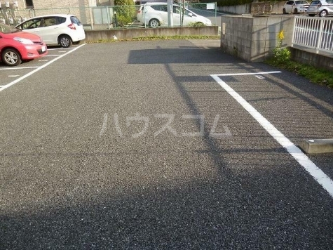 16/18 駐車場