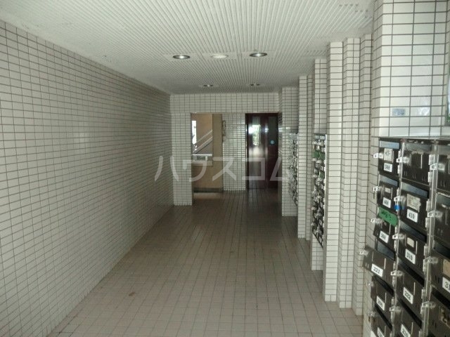 18/27 エントランス