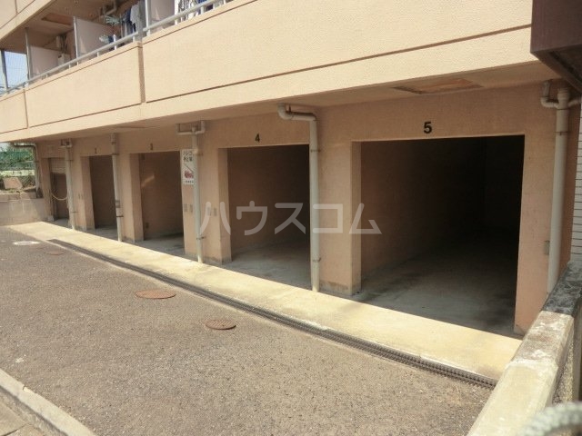 19/27 エントランス