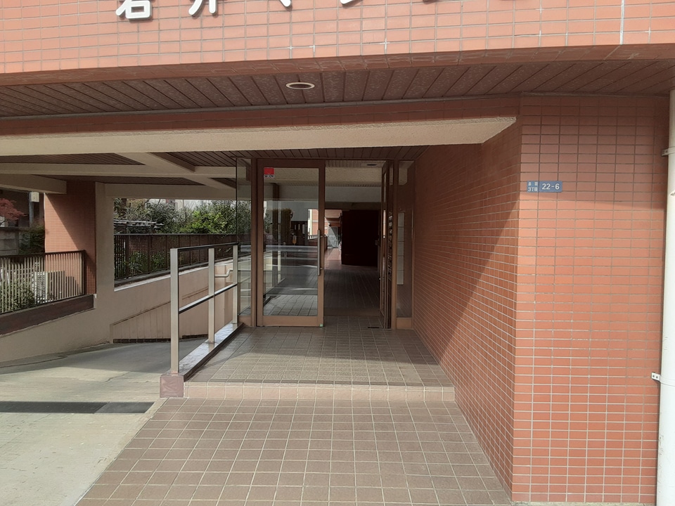 24/28 エントランス