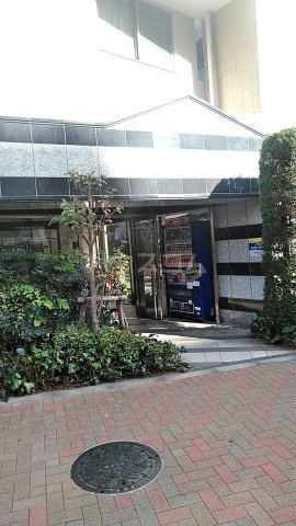 28/30 エントランス