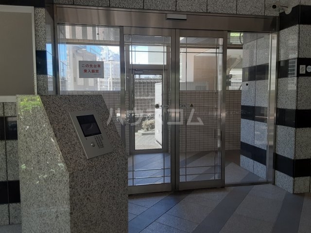 28/30 エントランス