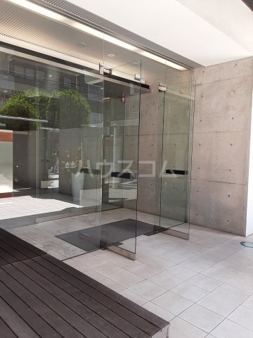 27/30 エントランス