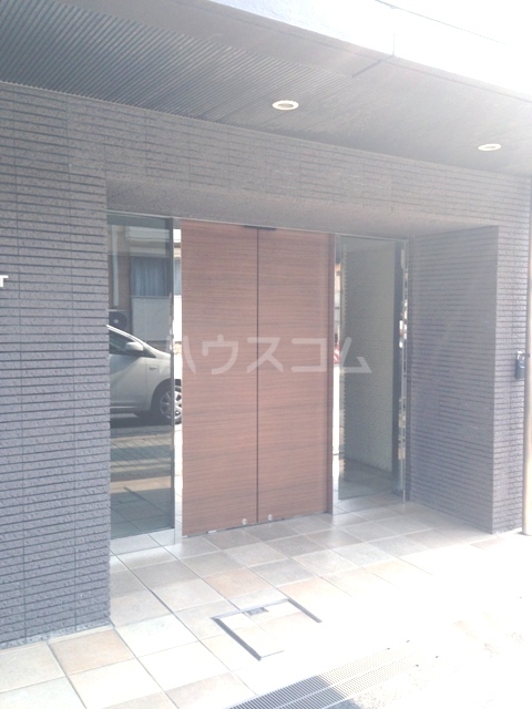 27/30 エントランス