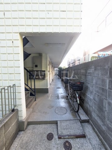 23/30 エントランス