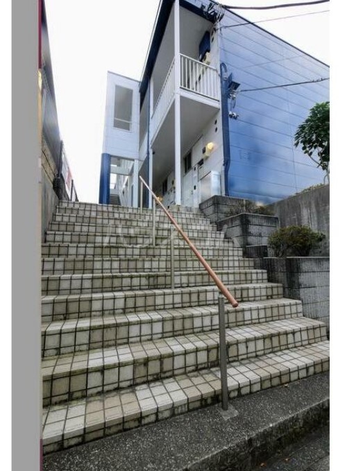 19/23 エントランス